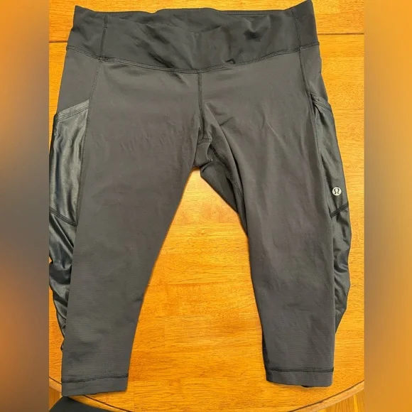 Lululemon Crops Sz12 - Picture 2 of 4